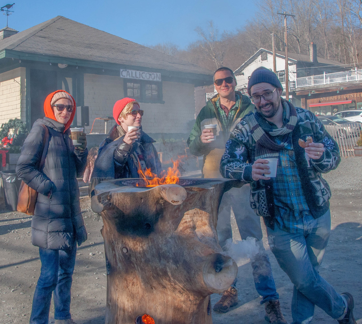 I schmoozed and sipped hot chocolate 'round the fire with Valerie, Matt, Ashley and Mike (don't ask me who was who!) at Dickens on the Delaware last weekend in beautiful Callicoon, NY.